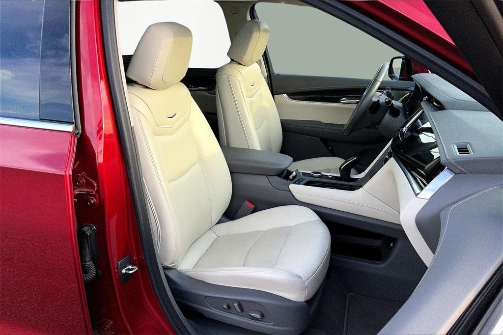 used 2023 Cadillac XT6 car, priced at $37,287