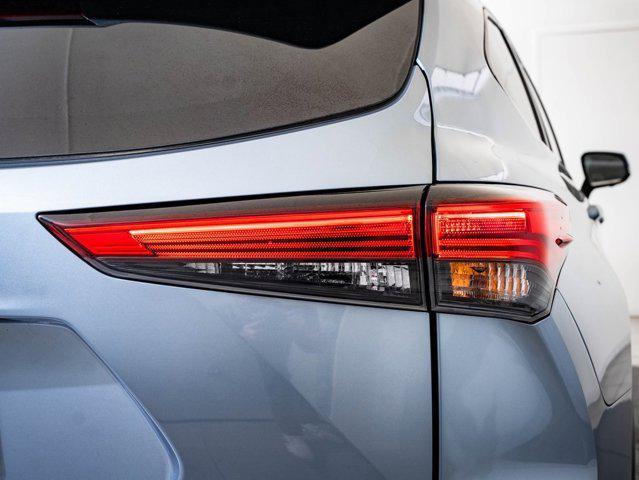 used 2023 Toyota Highlander car, priced at $42,998