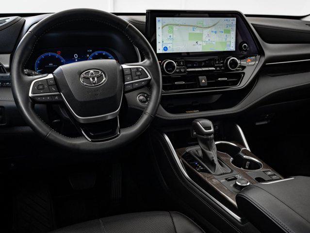 used 2023 Toyota Highlander car, priced at $42,998