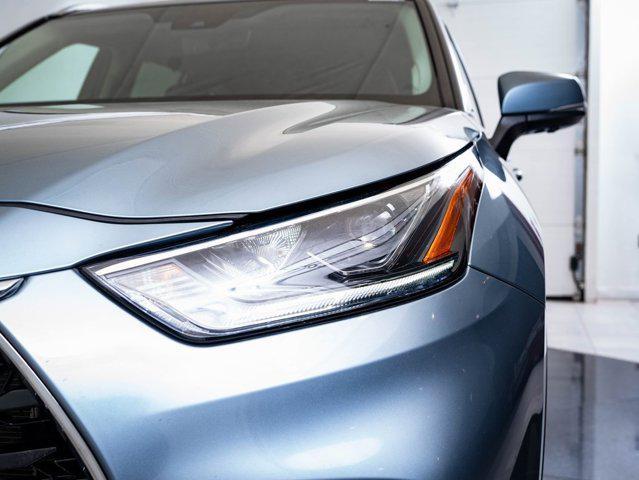used 2023 Toyota Highlander car, priced at $42,998