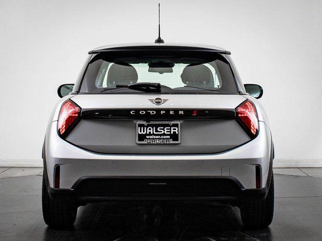 used 2025 MINI Hardtop car, priced at $32,998