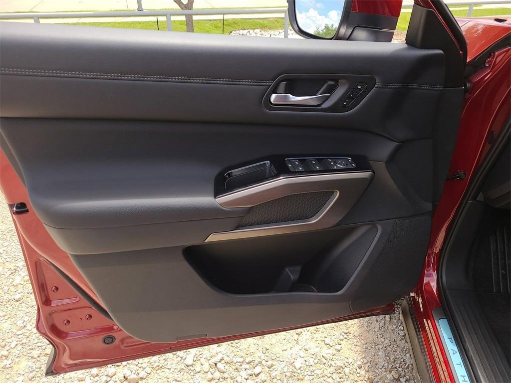 new 2025 Nissan Pathfinder car, priced at $51,990