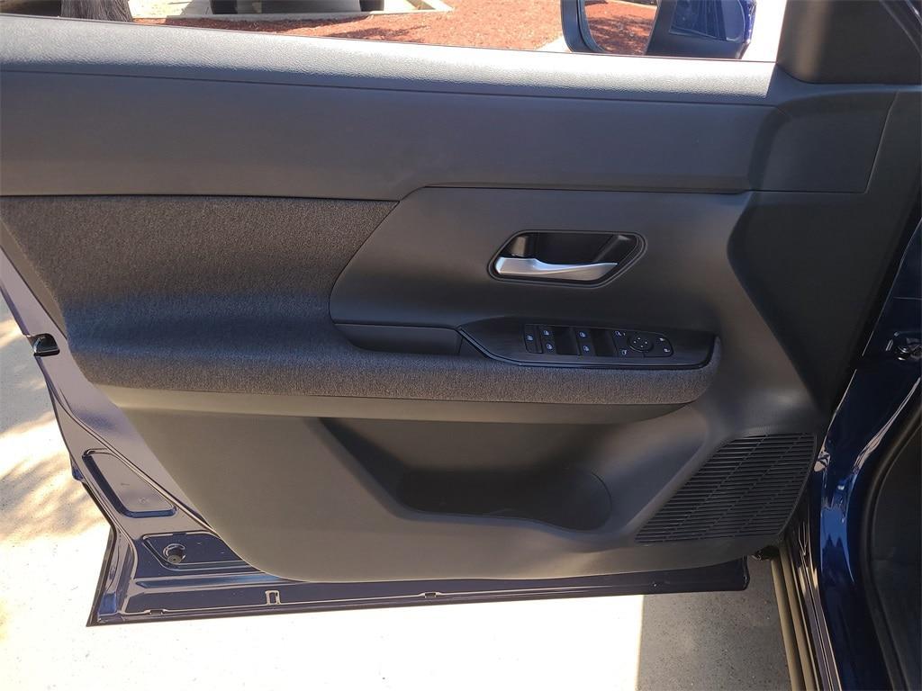new 2025 Nissan Kicks car, priced at $24,729