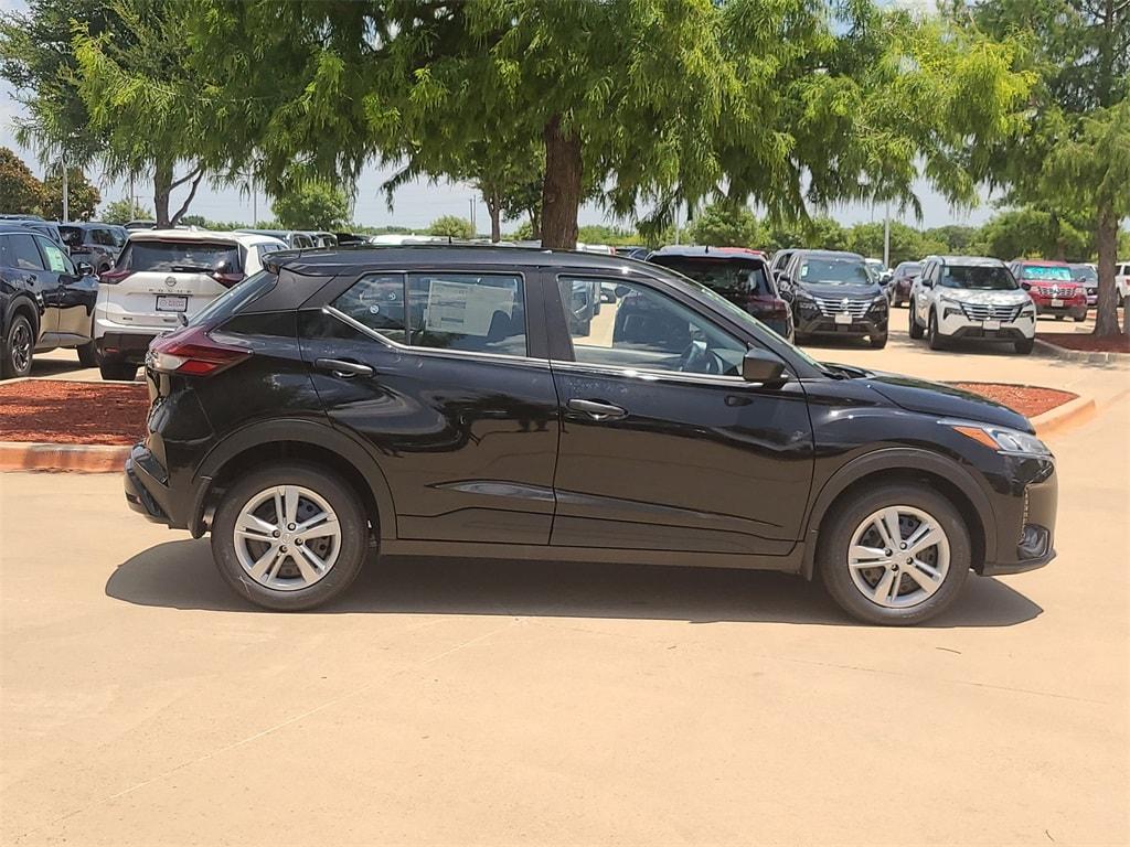 new 2025 Nissan Kicks Play car, priced at $23,960