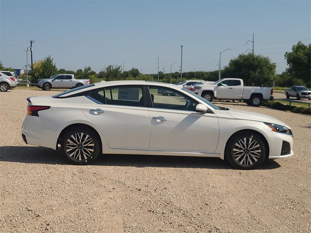new 2025 Nissan Altima car, priced at $30,401