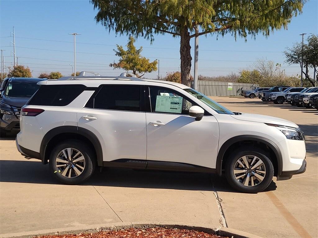 new 2025 Nissan Pathfinder car, priced at $37,034