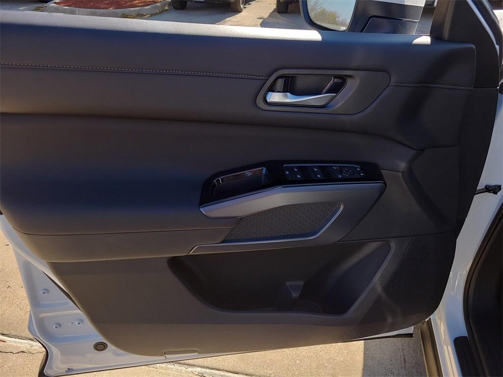 new 2025 Nissan Pathfinder car, priced at $37,034