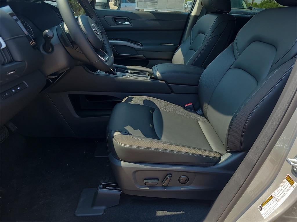 new 2025 Nissan Pathfinder car, priced at $40,425