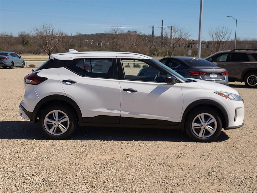 new 2025 Nissan Kicks Play car, priced at $22,857