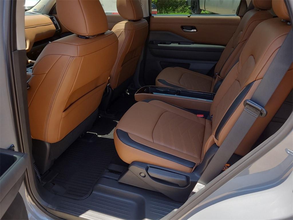new 2025 Nissan Pathfinder car, priced at $47,346