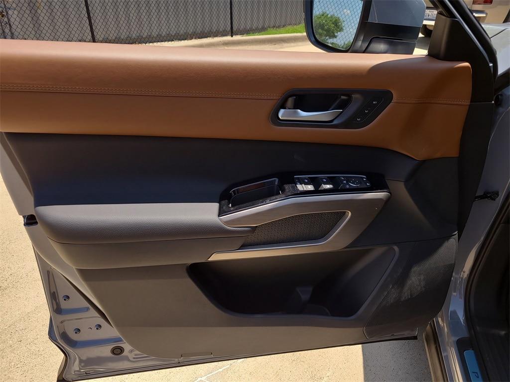 new 2025 Nissan Pathfinder car, priced at $47,346