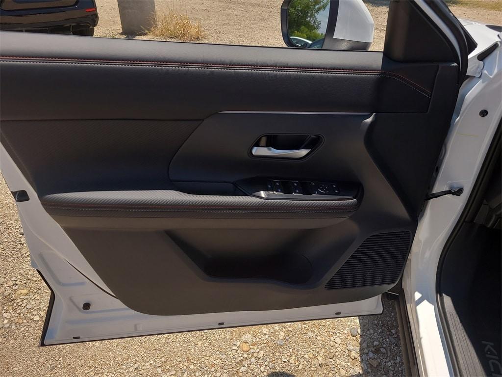 new 2025 Nissan Kicks car, priced at $29,265