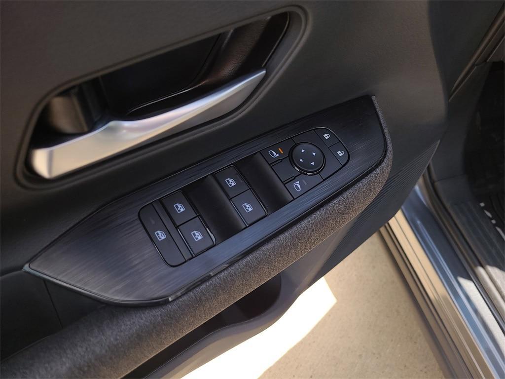 new 2025 Nissan Kicks car, priced at $24,757