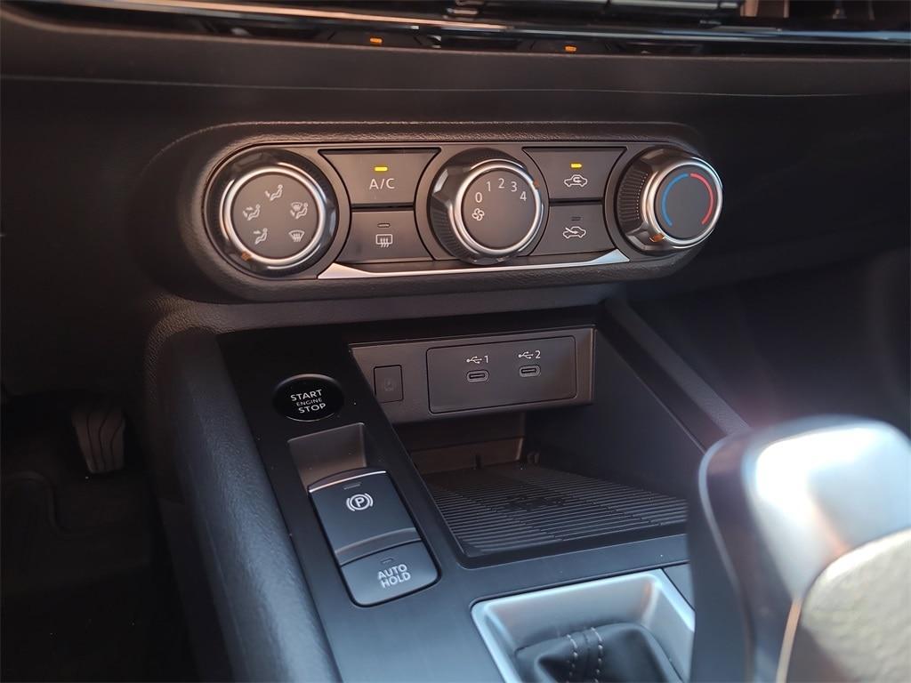 new 2025 Nissan Kicks car, priced at $24,082