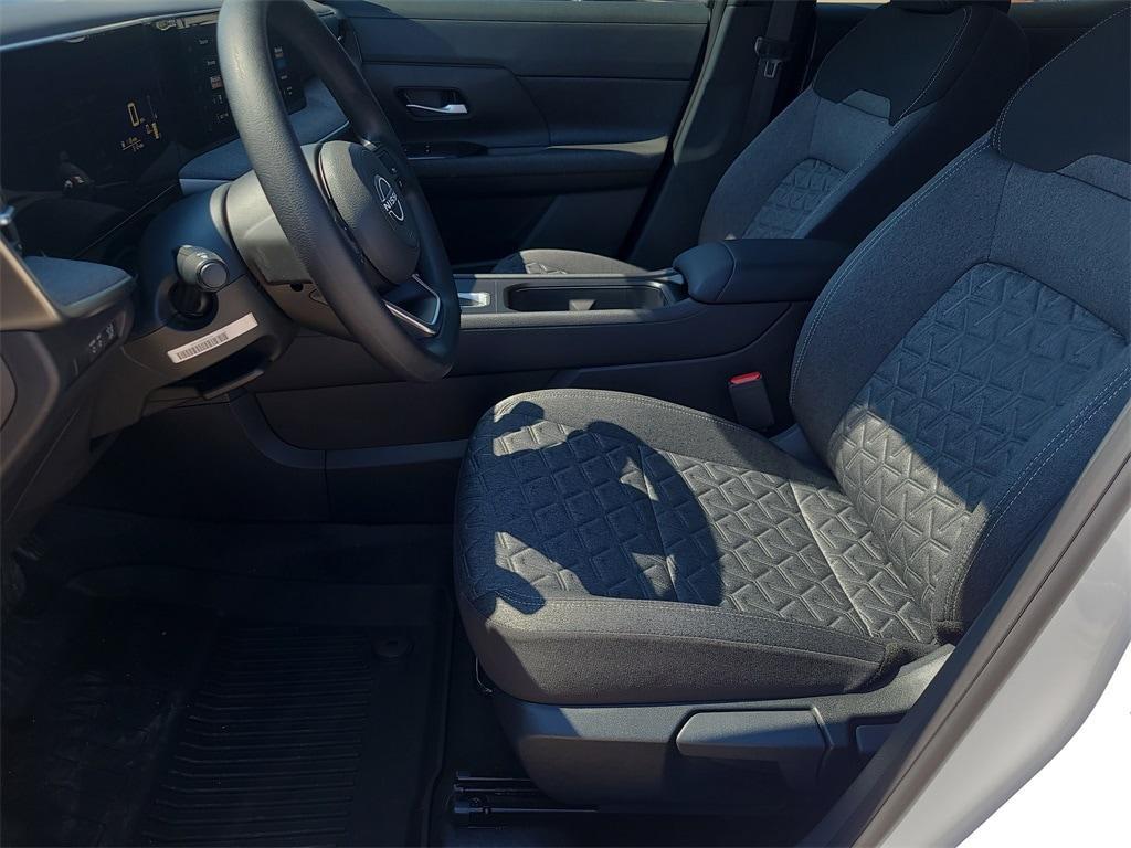 new 2025 Nissan Kicks car, priced at $24,082
