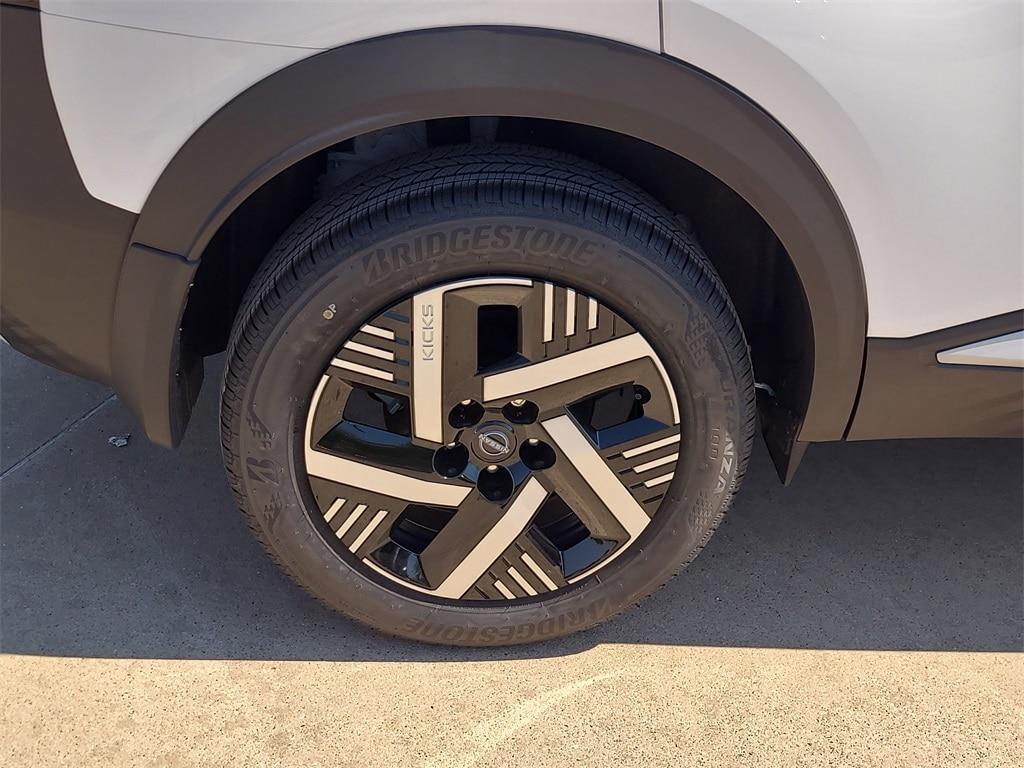 new 2025 Nissan Kicks car, priced at $24,082