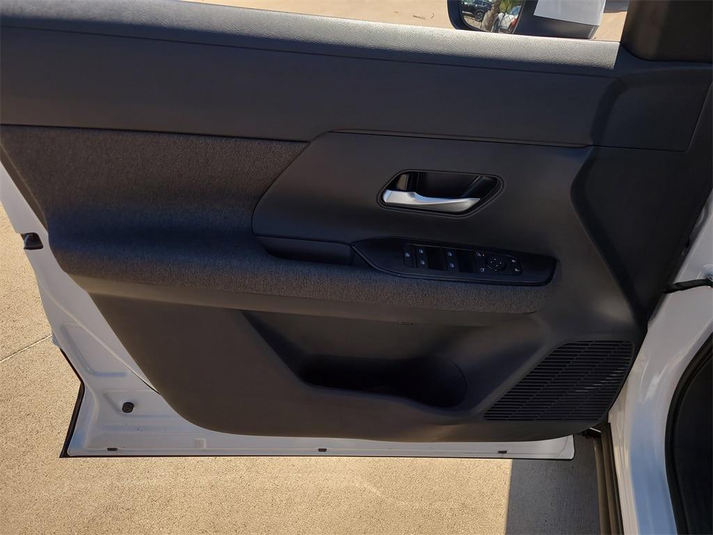 new 2025 Nissan Kicks car, priced at $24,082