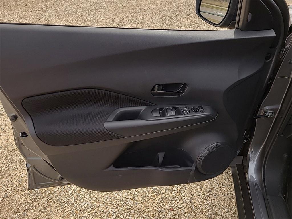 new 2025 Nissan Kicks car, priced at $22,857