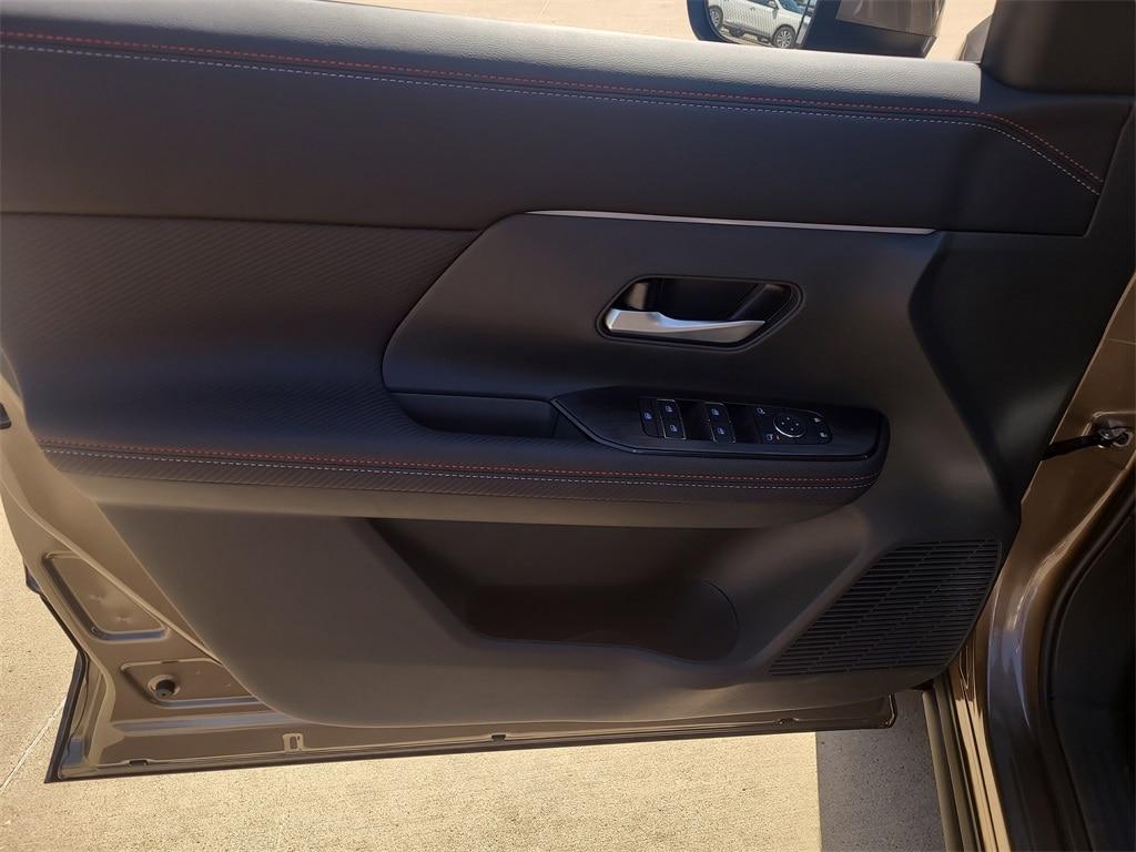 new 2025 Nissan Kicks car, priced at $26,543