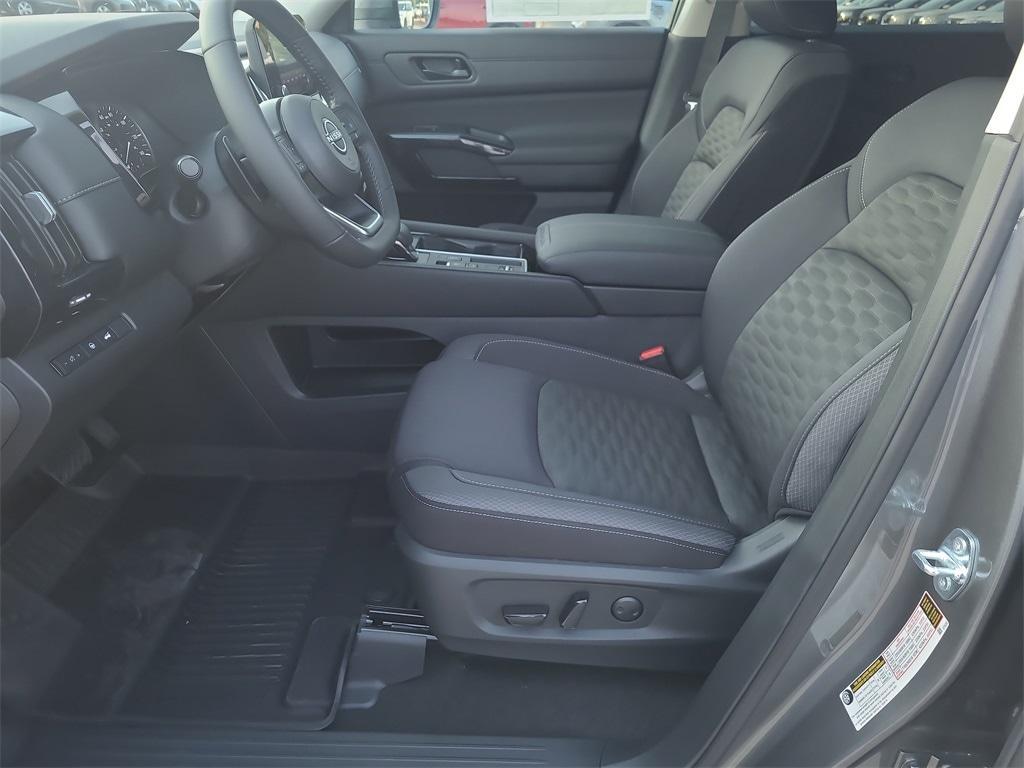 new 2025 Nissan Pathfinder car, priced at $37,922
