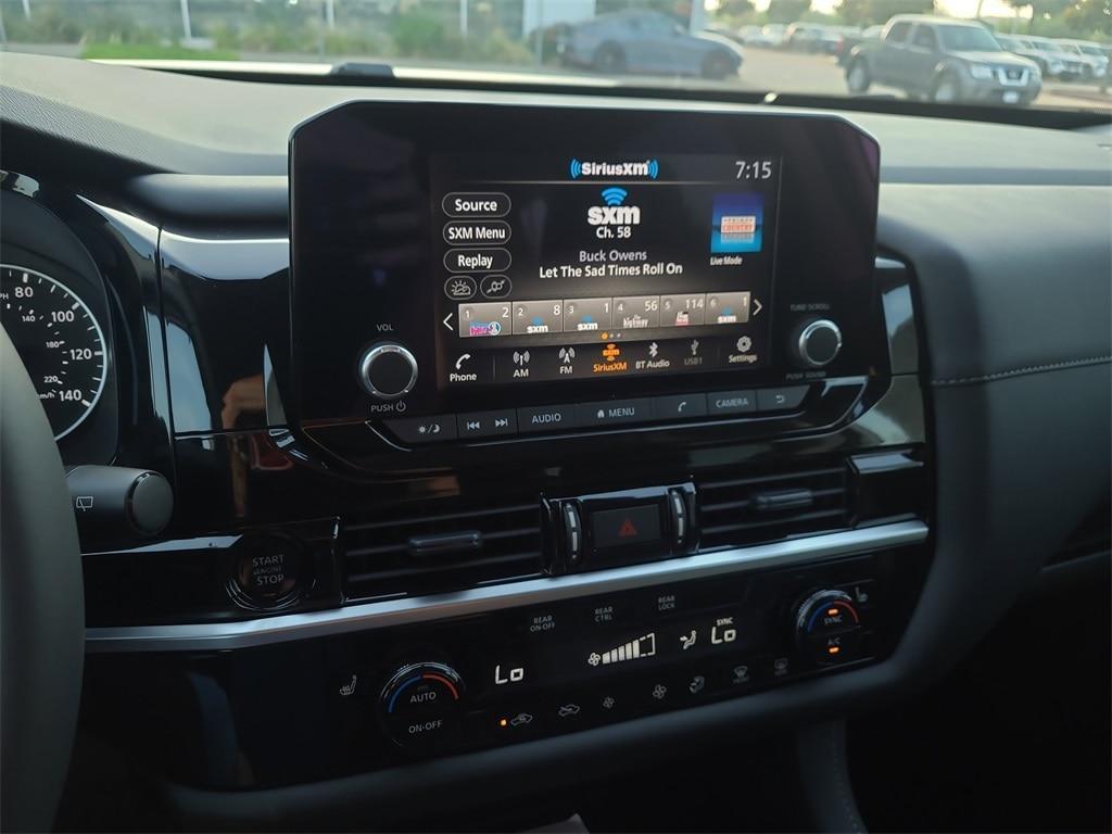 new 2025 Nissan Pathfinder car, priced at $37,922