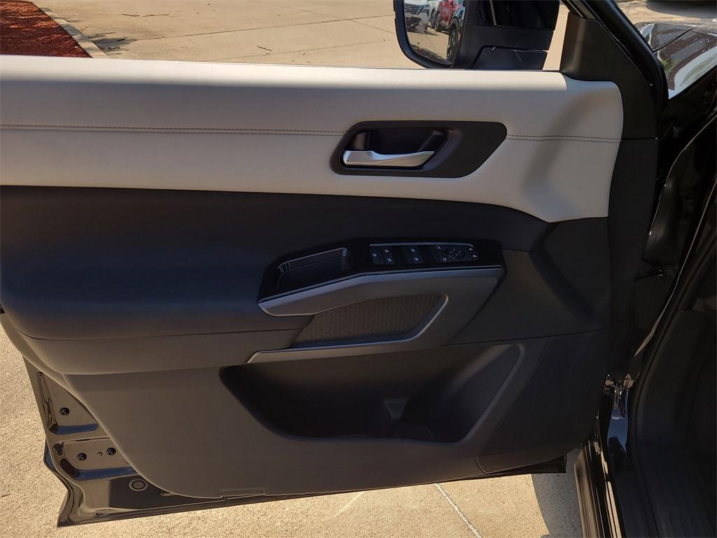 new 2025 Nissan Pathfinder car, priced at $41,625
