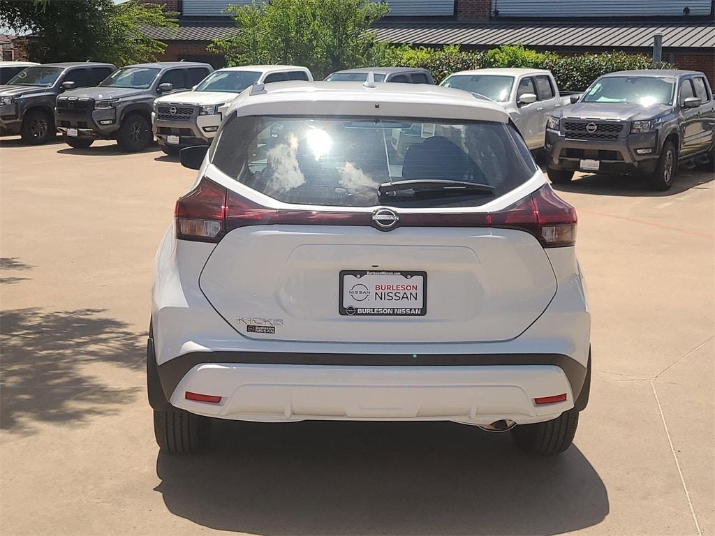 new 2025 Nissan Kicks Play car, priced at $22,357