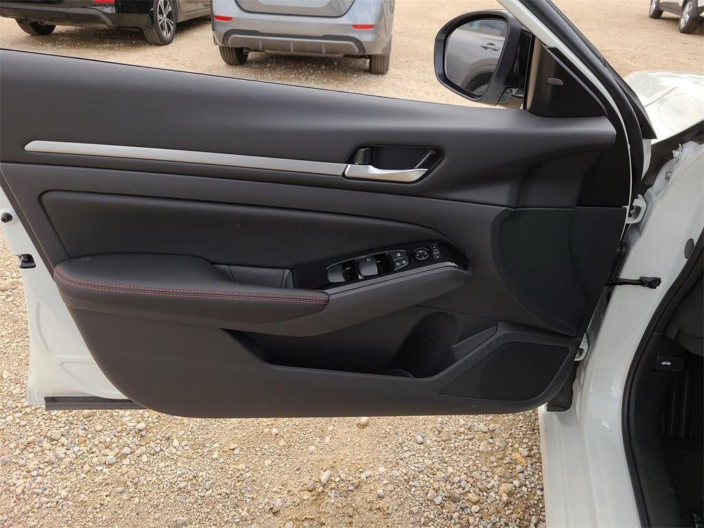 new 2025 Nissan Altima car, priced at $29,256