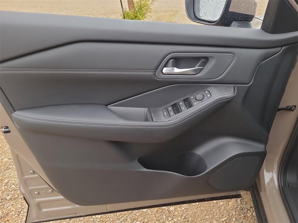 new 2025 Nissan Rogue car, priced at $33,626