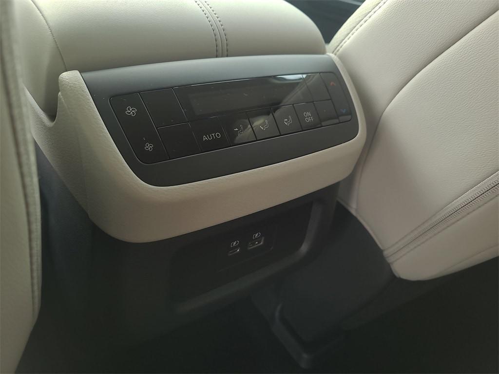 new 2025 Nissan Pathfinder car, priced at $41,625