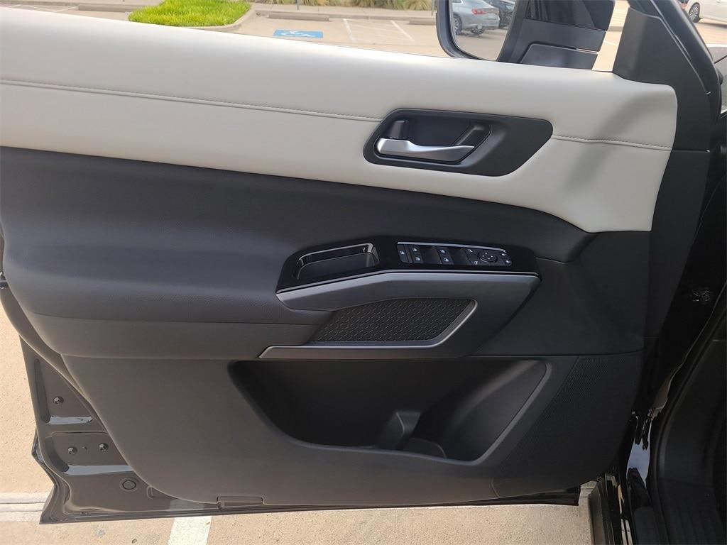 new 2025 Nissan Pathfinder car, priced at $41,625