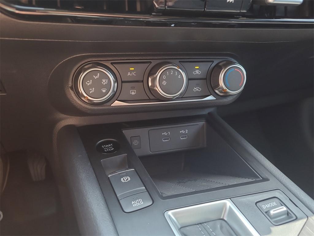 new 2025 Nissan Kicks car, priced at $23,741