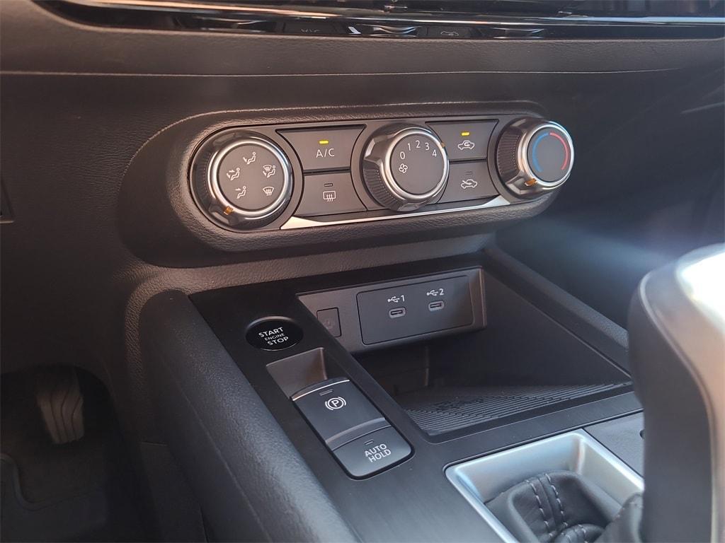 new 2025 Nissan Kicks car, priced at $24,231