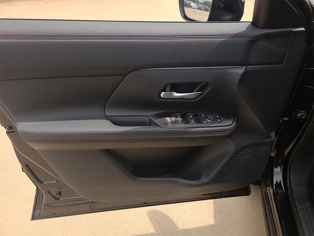 new 2025 Nissan Kicks car, priced at $27,464