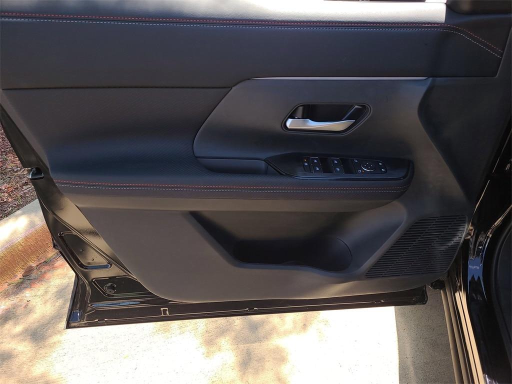 new 2025 Nissan Kicks car, priced at $27,677