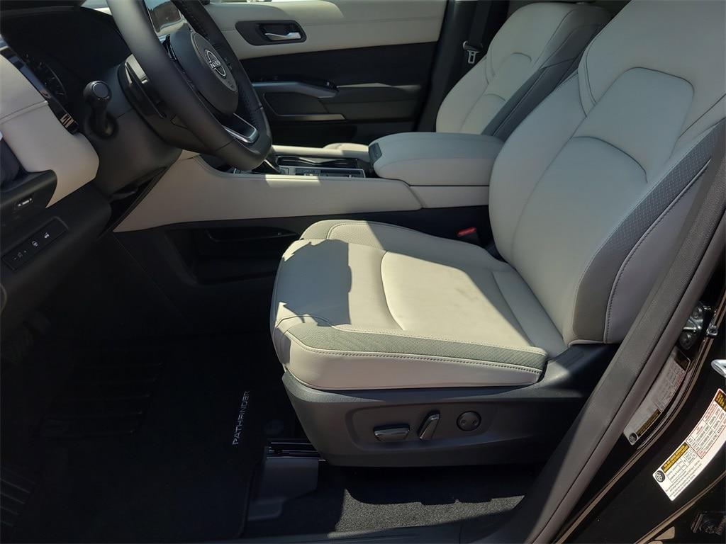 new 2025 Nissan Pathfinder car, priced at $35,425
