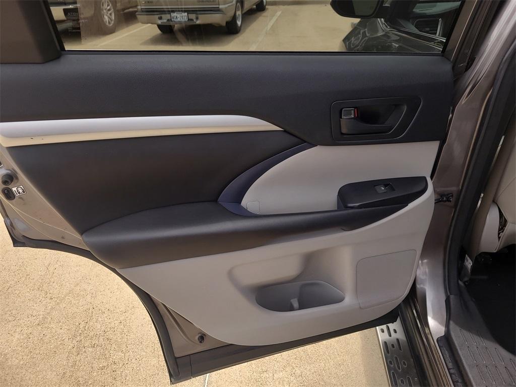 used 2018 Toyota Highlander car, priced at $25,933