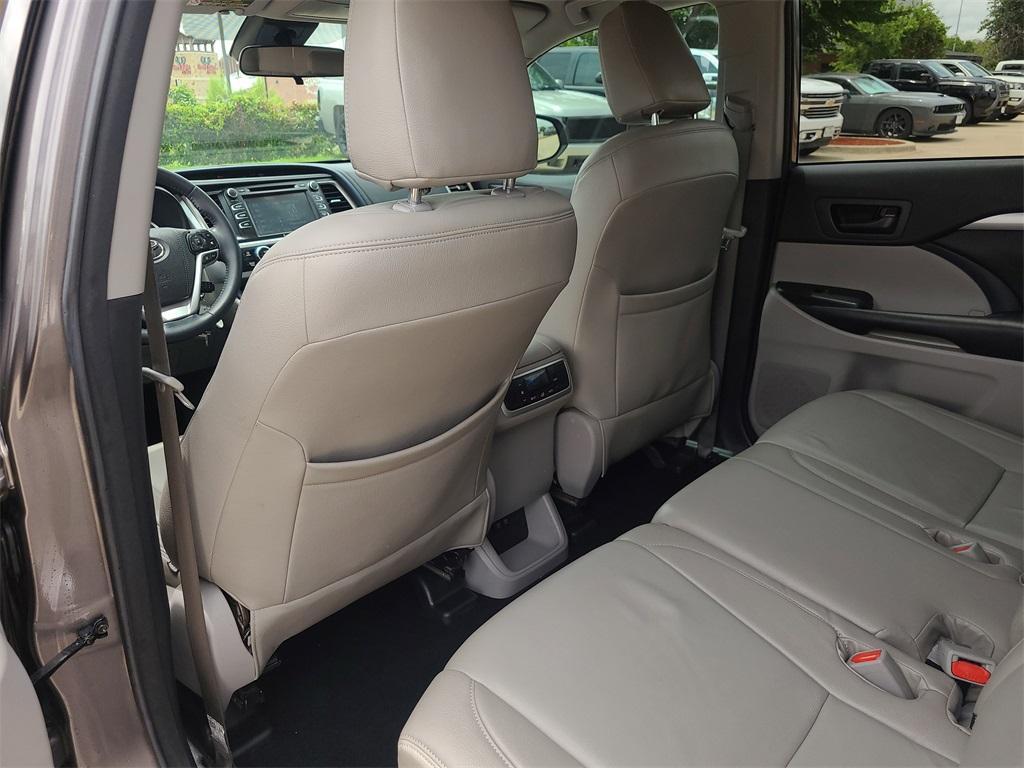 used 2018 Toyota Highlander car, priced at $25,933
