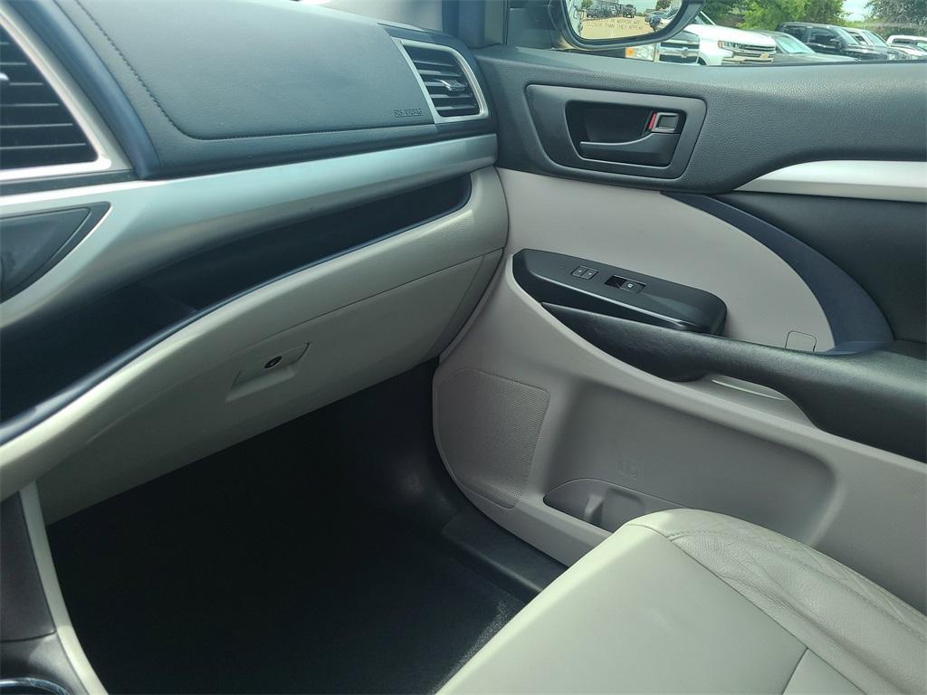 used 2018 Toyota Highlander car, priced at $25,933