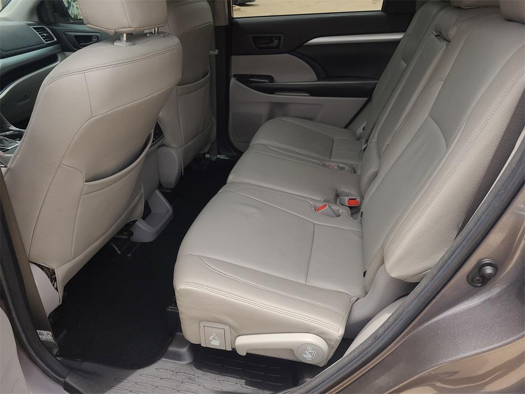 used 2018 Toyota Highlander car, priced at $25,933