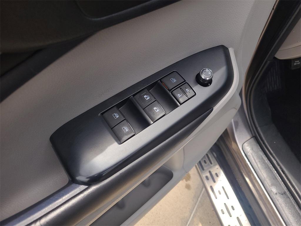 used 2018 Toyota Highlander car, priced at $25,933