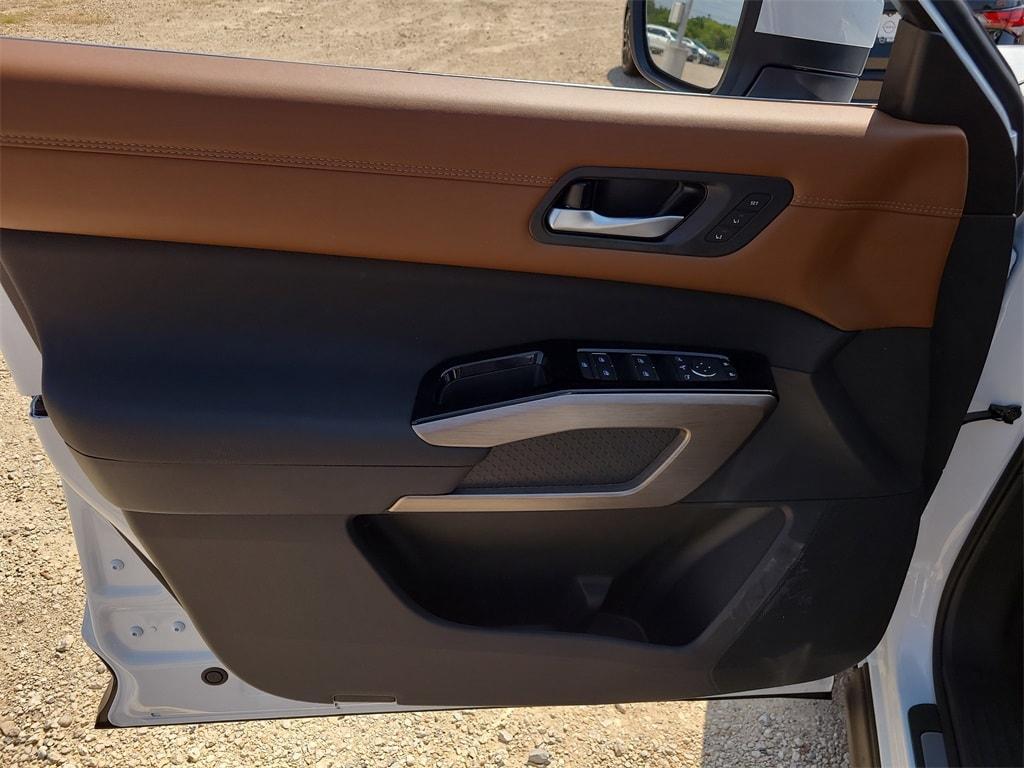 new 2025 Nissan Pathfinder car, priced at $48,456