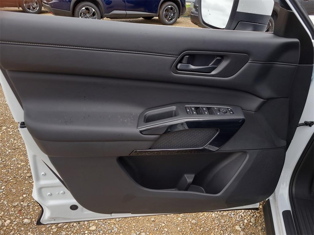 new 2025 Nissan Pathfinder car, priced at $38,320