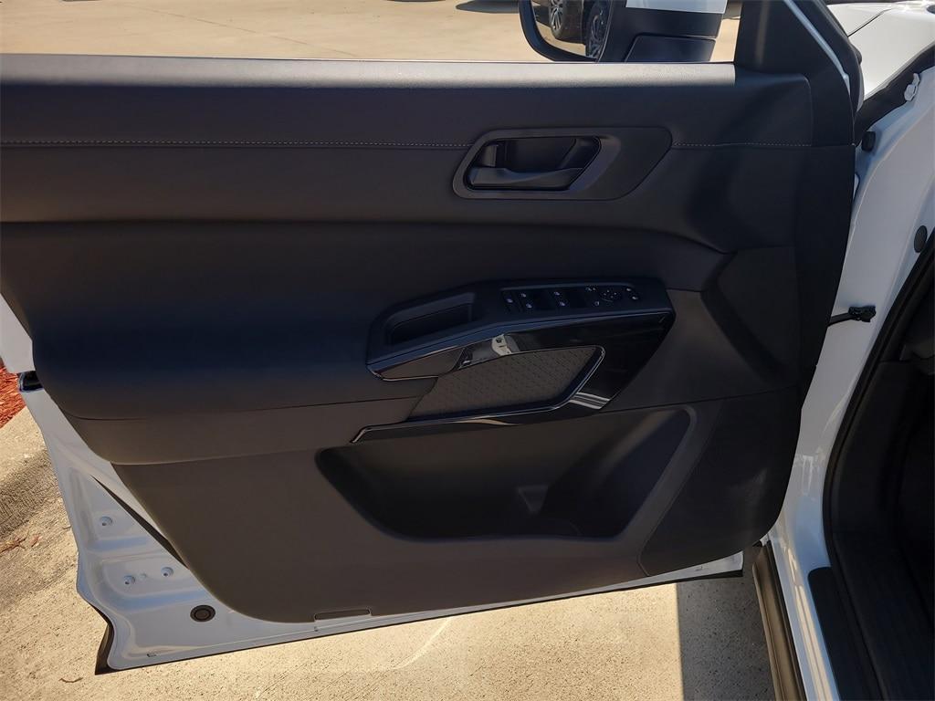 new 2025 Nissan Pathfinder car, priced at $38,305