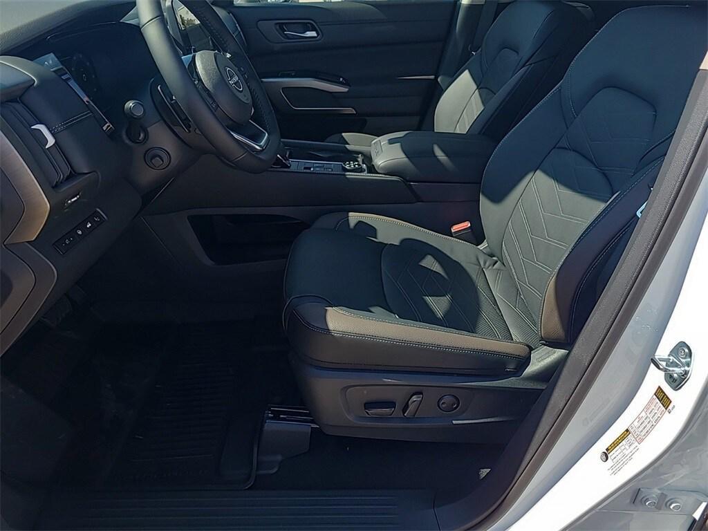 new 2025 Nissan Pathfinder car, priced at $49,628