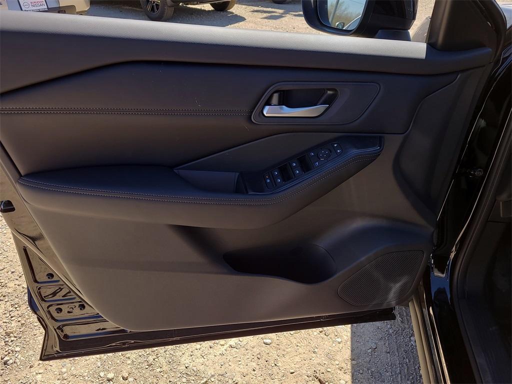 new 2025 Nissan Rogue car, priced at $32,000