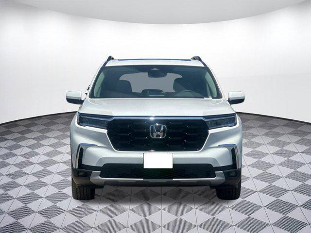 new 2025 Honda Pilot car, priced at $50,441