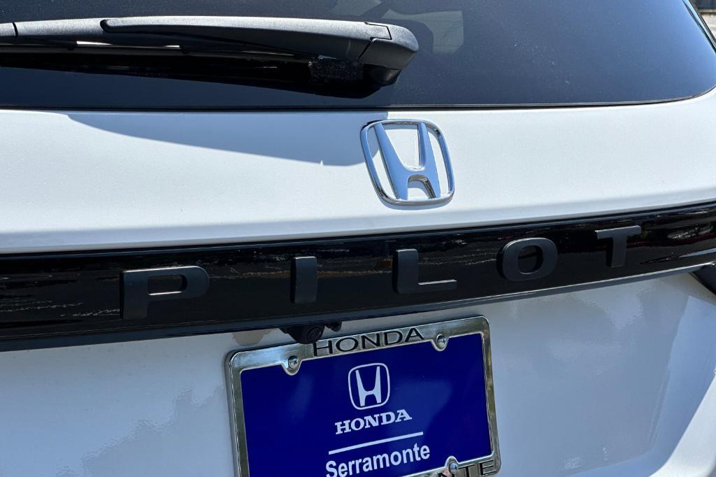 new 2025 Honda Pilot car, priced at $43,991