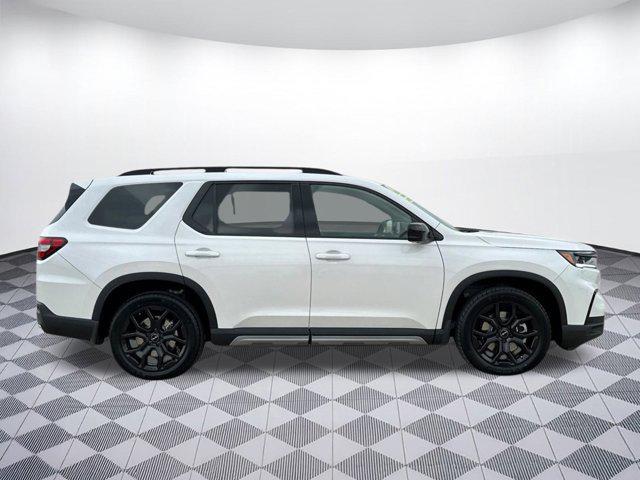 new 2025 Honda Pilot car, priced at $55,471