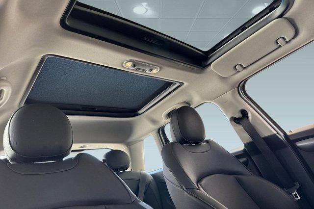 used 2024 MINI Hardtop car, priced at $18,999